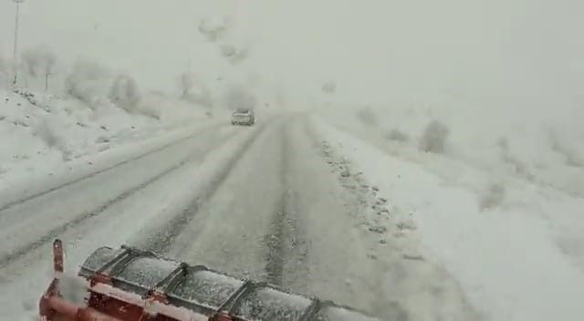 Tunceli-Erzincan arası zincirsiz tırlara kapatıldı