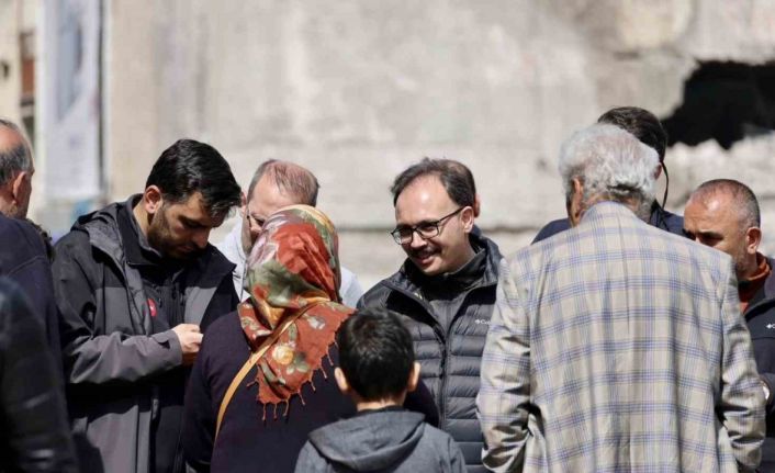 Vali Kızılkaya konteyner kentte vatandaşlarla buluştu