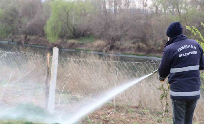 Yaahşihan’da larva ilaçlaması sürüyor