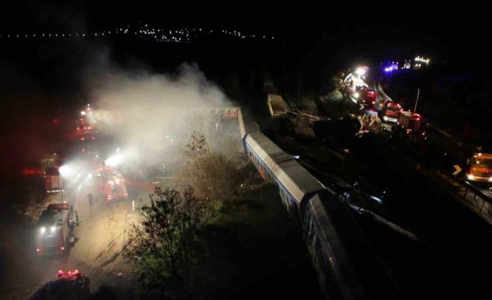 Yunanistan’da iki tren çarpıştı: 32 ölü, 85 yaralı