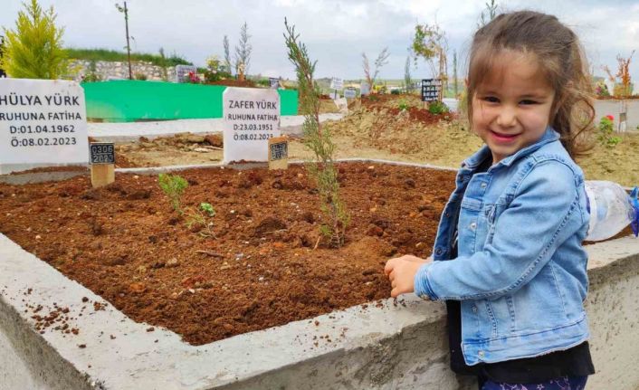 Adana’da buruk bayram: Depremde ölenlerin kabirlerine şeker bıraktılar