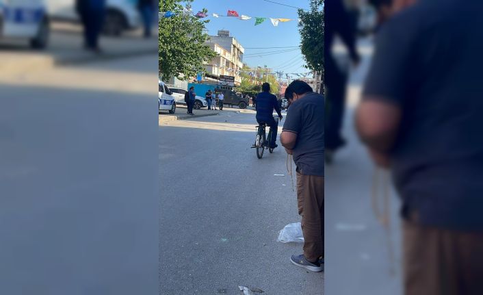 Adana’da silahlı çatışma: Annesinin kucağındaki bebek kurşunların hedefi oldu