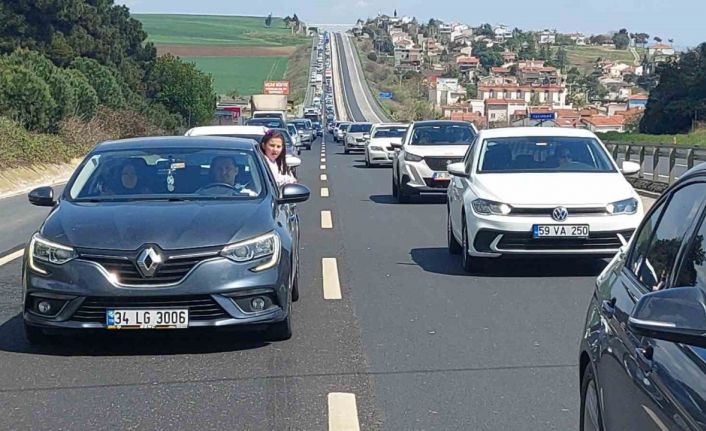 Akın akın geliyorlar: Trakya yollarında tatil yoğunluğu