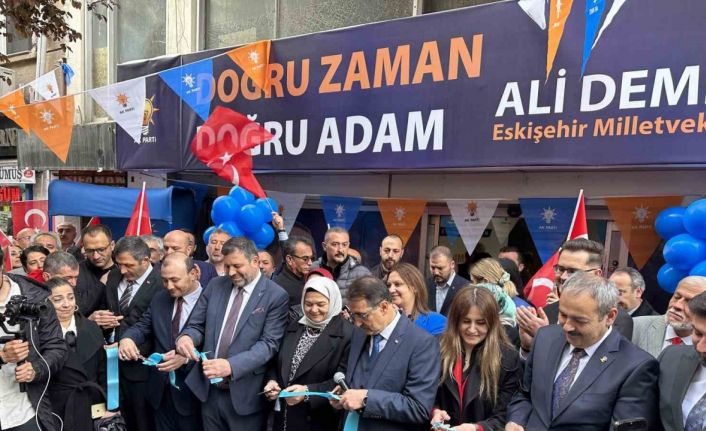 Bakan Dönmez, Eskişehir’de seçim bürosu açılışına katıldı