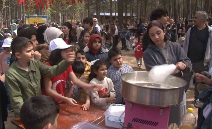 Bakan Kurum ’Çevre ve Çocuk Şenliği’nde çocuklarla buluştu