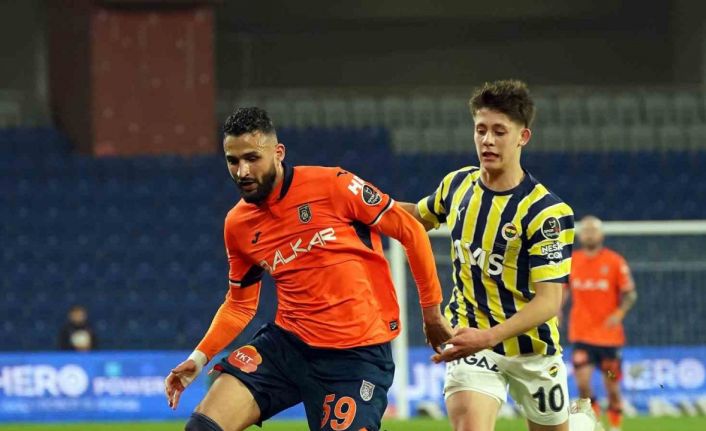 Başakşehir’de 3 futbolcu cezalı duruma düştü