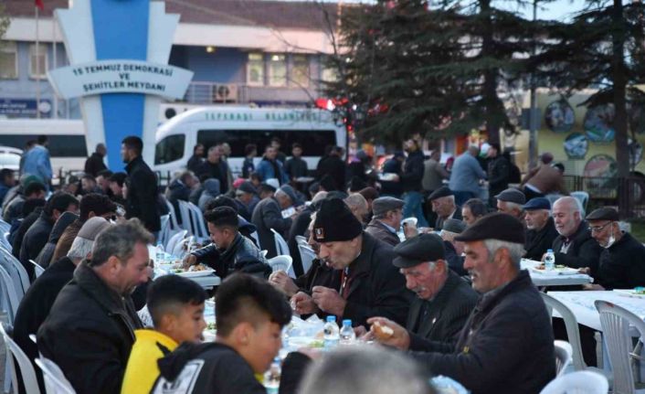 Başkan Ataç, Alpu’da vatandaşlarla iftar yaptı