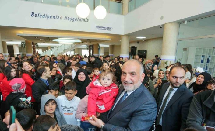 Başkan Sandıkçı: “Hemşehrilerimiz depremzedeler için canla başla çalıştı”