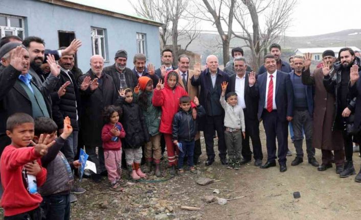 Başkan Sekmen Tekman’a çıkarma yaptı