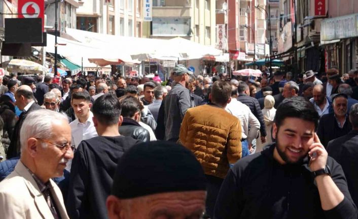 Bayram alışverişi esnafa can suyu oldu