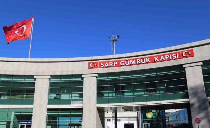 Bayram tatilinde Sarp Sınır Kapısı’nda turizm yoğunluğu yaşandı