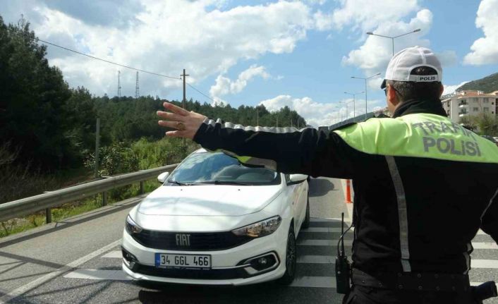 Bayram trafiğindeki araç sürücüleri uyarıldı