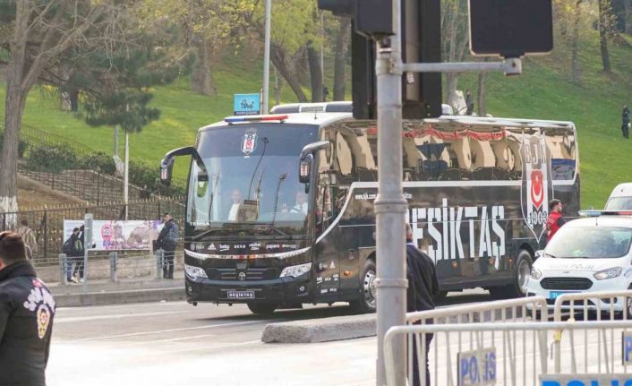 Beşiktaş derbi için stada giriş yaptı