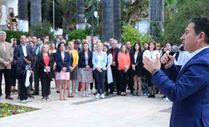 Bodrum Belediye Başkanı Ahmet Aras personeliyle bayramlaştı