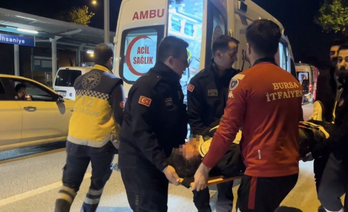 Bursa’da çekicinin paletlerine çarpan araç takla attı: 2 yaralı