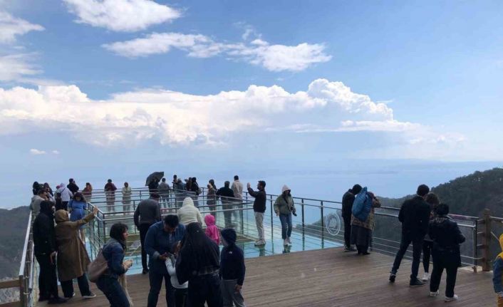 Cam Seyir Terası’na yoğun ilgi