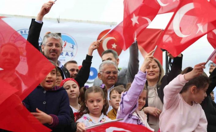 Çocuklar bayramlarını ’Çocuk Şenliği’nde kutladı