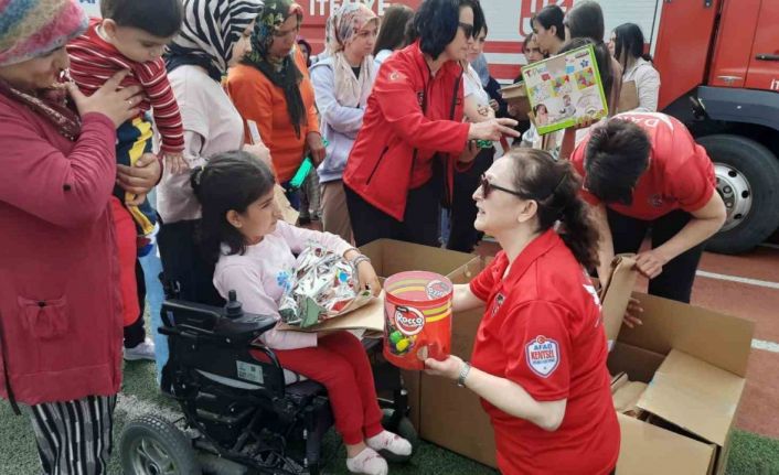 DAK ekibinden Kahramanmaraşlı depremzede çocuklara 23 Nisan ziyareti