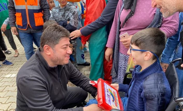 Depremzede çocuklar 23 Nisan coşkusunu yaşadı