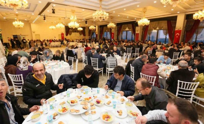 Derince Belediyesi’nin personelleri iftarda buluştu