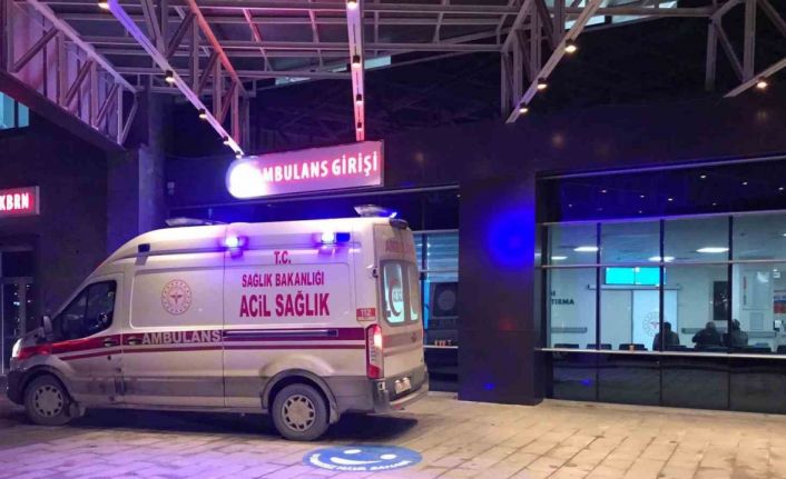 Devrilen motosiklet sürücüsü yaralandı