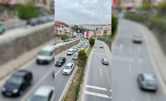 Düzce- Zonguldak yolunda bayram nedeniyle trafik yoğunluğu yaşanıyor