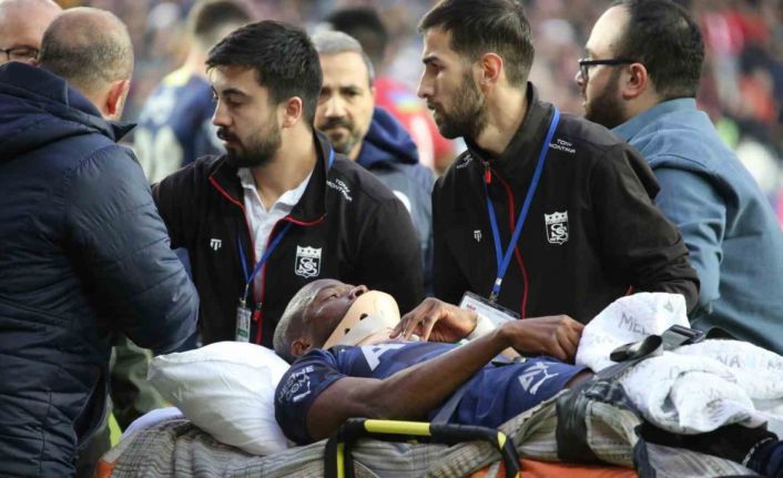 Enner Valencia, ambulansla hastaneye kaldırıldı