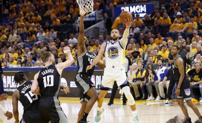 Golden State, Sacramento’yu yenerek seride durumu 2-2 yaptı