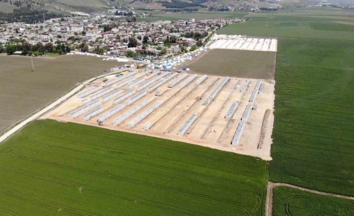 Hatay’da konteyner kentlerin kurulumu devam ediyor