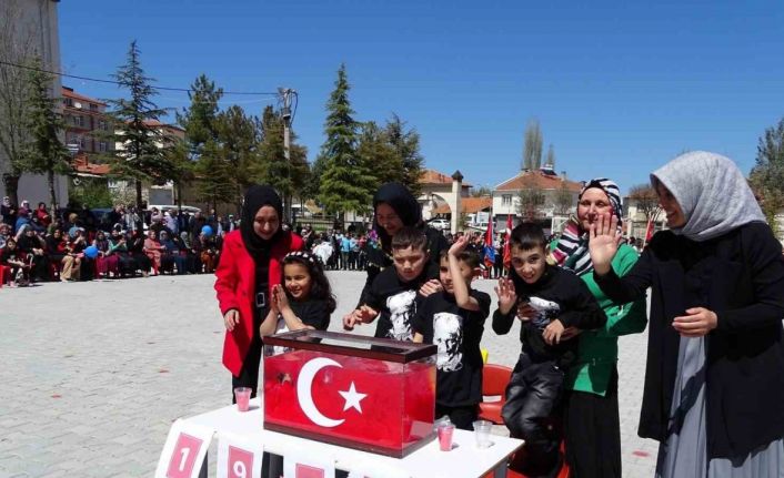 Hisarcık’ta özel öğrencilerinden Türk bayrağı gösterisi