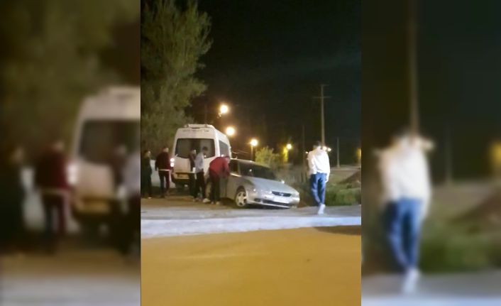 Iğdır’da yol vermeye çalışan otomobil kaza yaptı