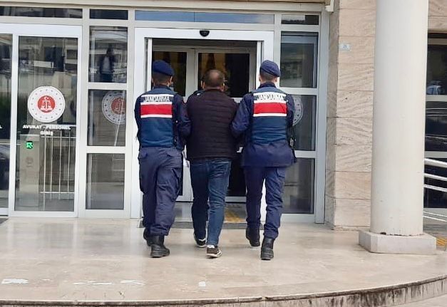 İki ayrı suçtan aranan şahıs jandarma ekipleri tarafından yakalandı