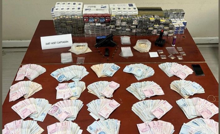 İzmir polisinden uyuşturucu tacirlerine suçüstü