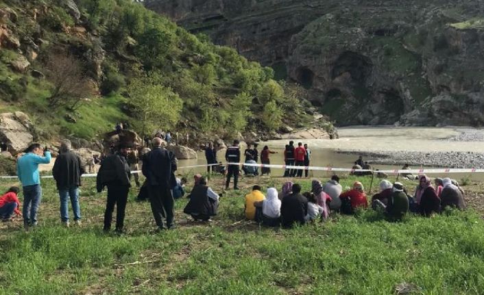 Kahta Çayı’na giren genç boğuldu