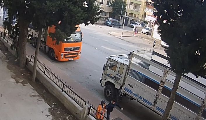 Kapkaç zanlıları önce kameraya sonra polise yakalandı