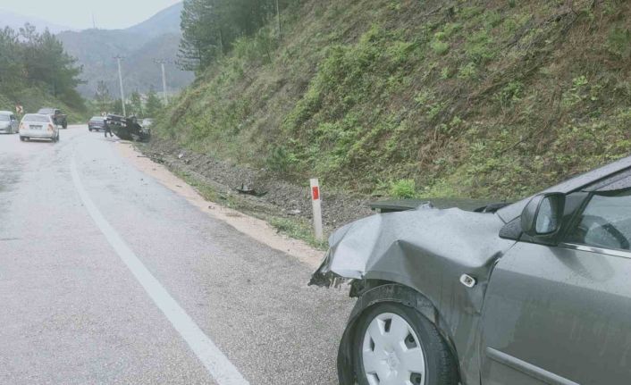 Karabük’te iki ayrı kazada 10 kişi yaralandı