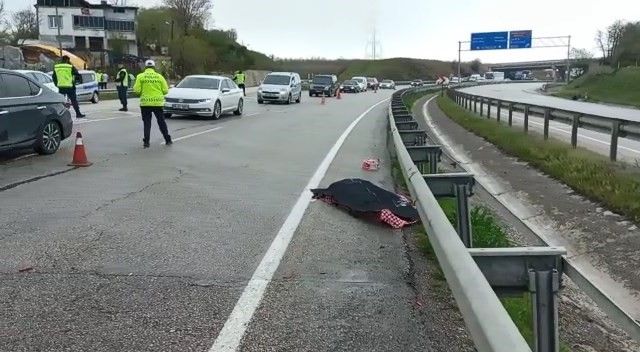 Kayan otomobilden kapıyı açarak kurtulmak isteyen kadın düşerek hayatını kaybetti