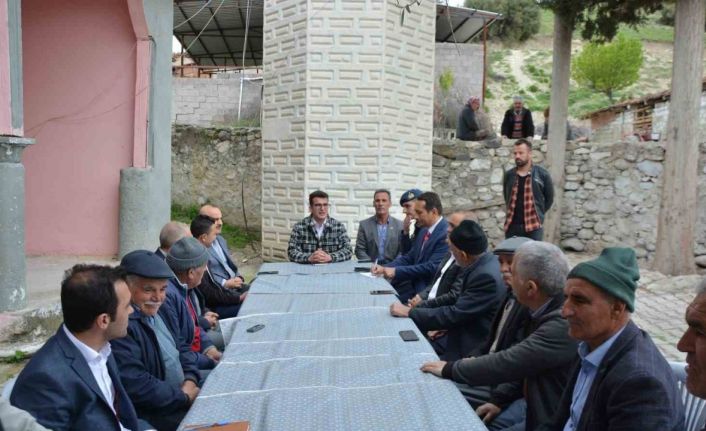 Kaymakam Okumuş, Karaselendi’de halk toplantısı yaptı