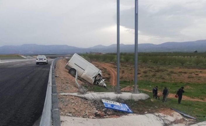 Malatya’da minibüs şarampole uçtu: 1 ölü, 2 yaralı