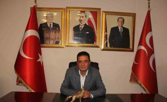 Mersin’de MHP afişlerine saldırı