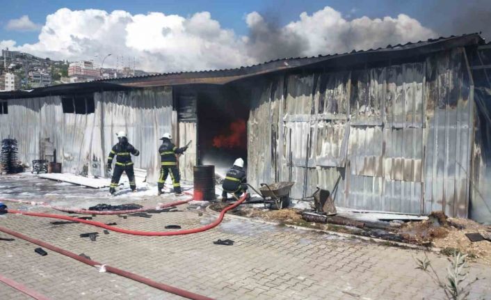 Mobilya atölyesinin kumaş dikim bölümü yandı