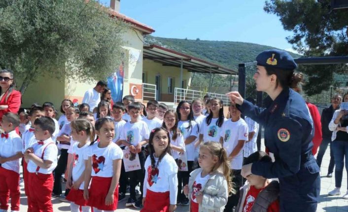 Muğla’da jandarma ekiplerinden öğrencilere trafik eğitimi