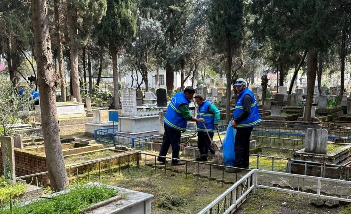 Nazilli’de mezarlıklar bayrama hazır