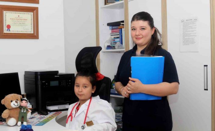 Prof. Dr. Sivaslı koltuğunu Nehir’e devretti