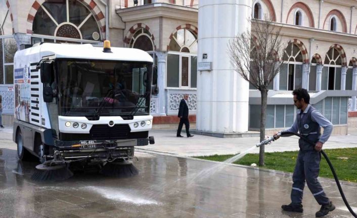 Selçuklu’da camiler gül suyu ile yıkandı