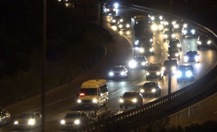 TEM Otoyolu’nun Kocaeli geçişine bayram trafiği yoğunluğu