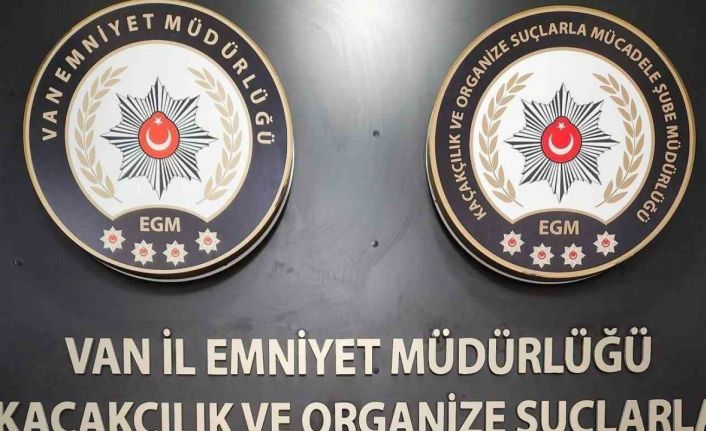 Van’da gümrük kaçağı 4 kilo altın ele geçirildi