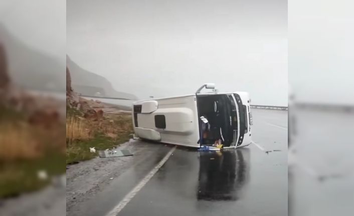 Van’da trafik kazası: 16 yaralı