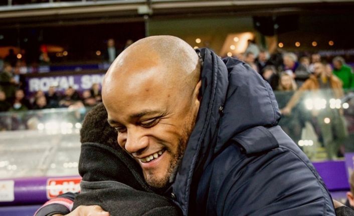 Vincent Kompany, İngiltere Championship’de yılın menajeri seçildi