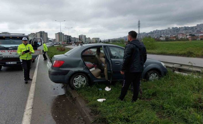 Yağmurdan kayganlaşan yolda 3 araçlı kaza: 1 yaralı